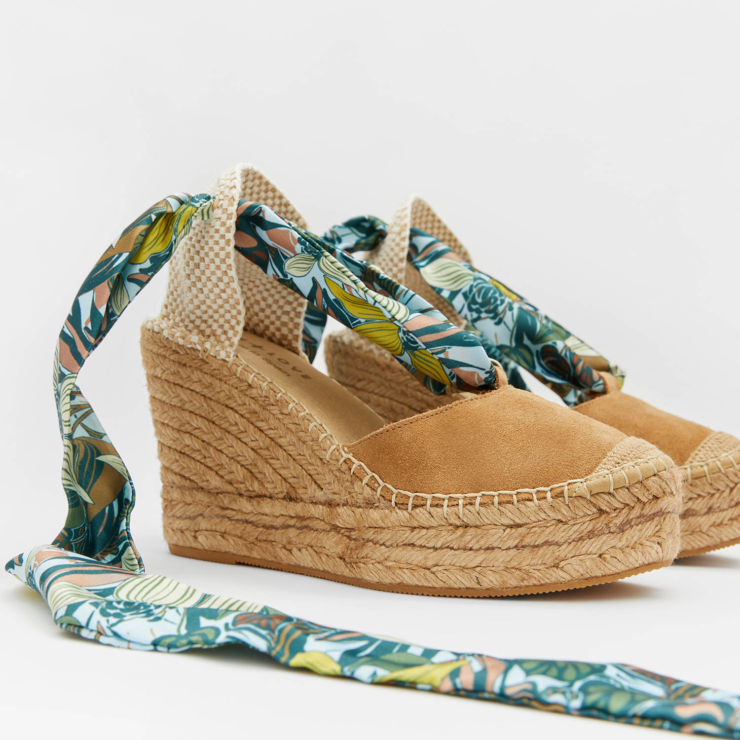 SR__4541_CAPELLA33-canela